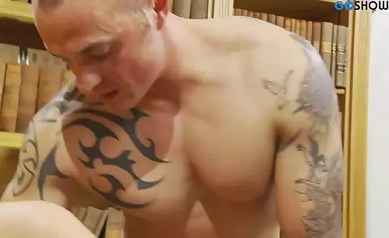 Muscular Dude Pleases Her with Expert Oral